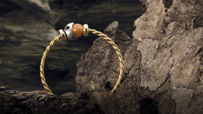 Trollbeads Gold plated twisted bangle with Round sunstone and moon silver bead